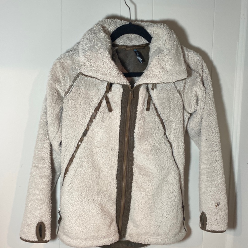 Kuhl fuzzy bomber style jacket. Size small.